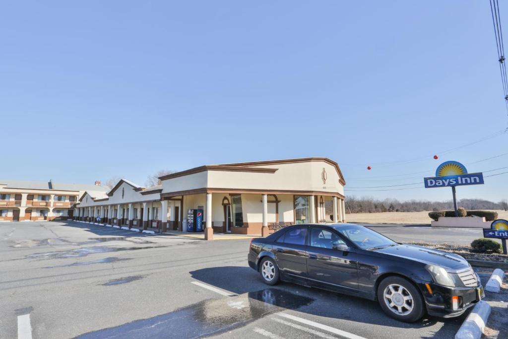 Days Inn by Wyndham Wrightstown Main image 2